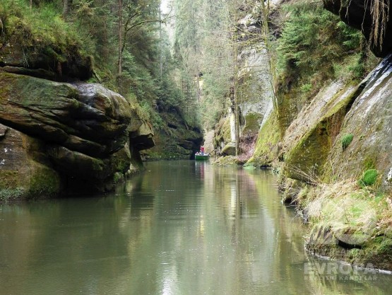 Turistické cíle - skály a řeka Kamenice