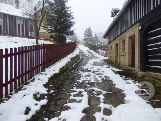 přístupová cesta pro vozidlo - střední část